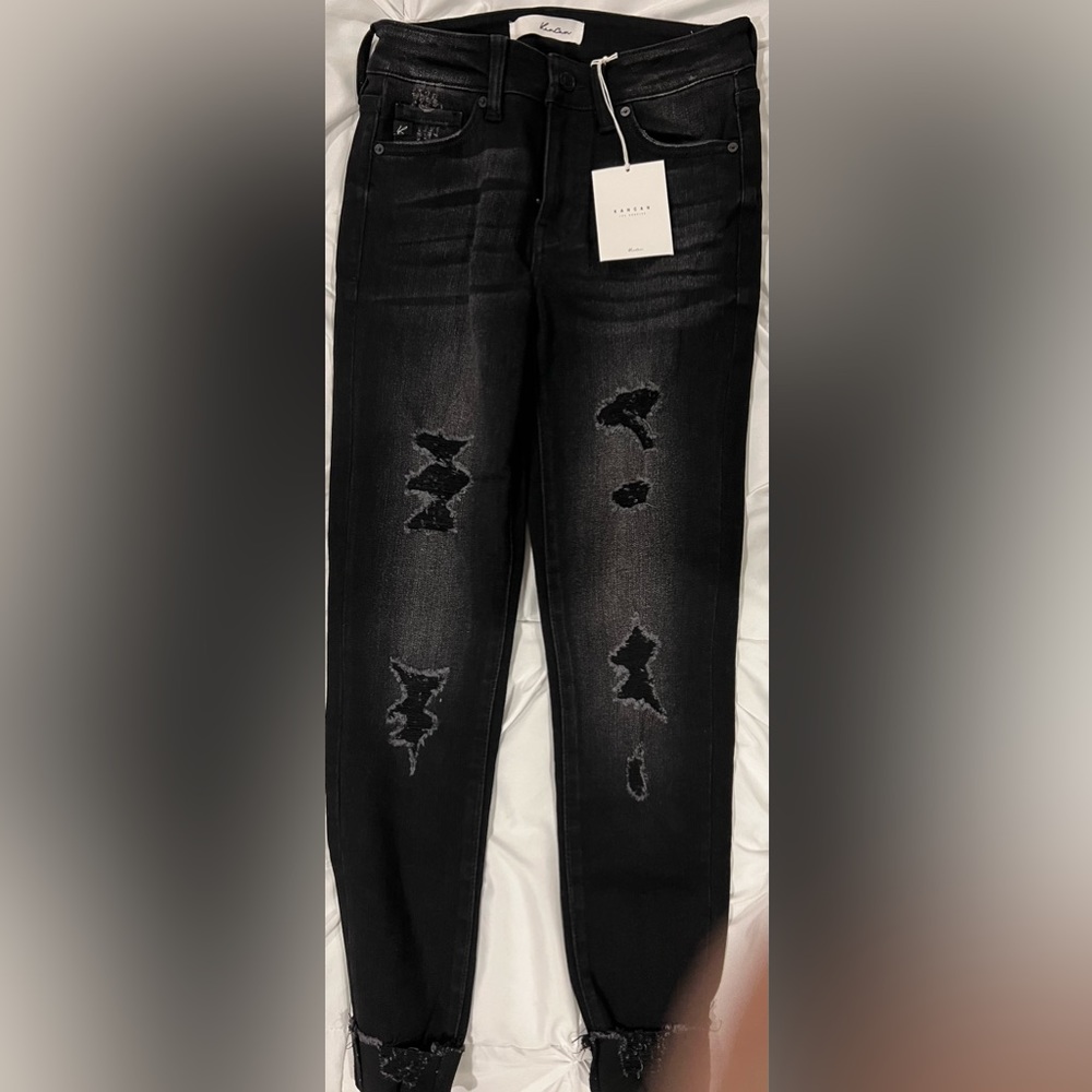 NWT: KAN CAN MANDY DISTRESSED SKINNY JEANS - VINTAGE BLACK. NWT Size 5/26